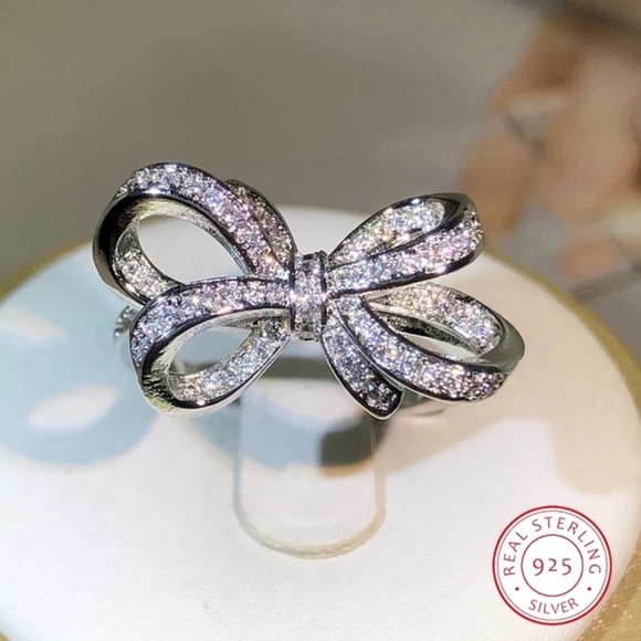 Bow Ring White Diamond CZ
925 Sterling Silver ring 🎀💍 - Picture 4 of 4